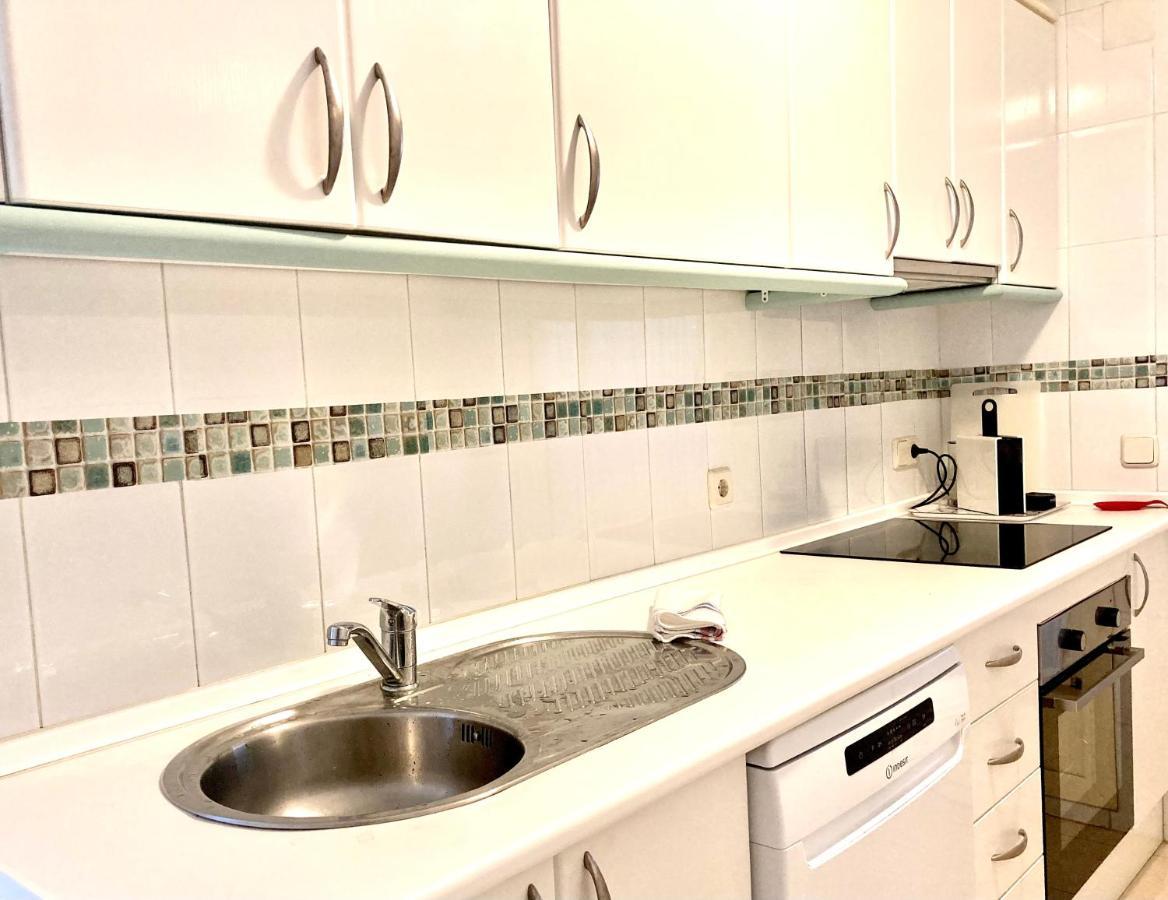 2 Bedroom Flat With Stunning Terrace & View Apartment *